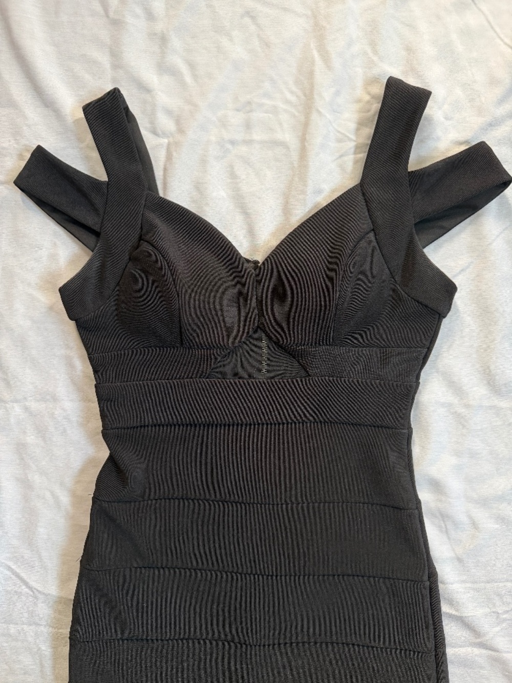 Le Chateau Bodycon Gown Cold Shoulder Black, Size Small